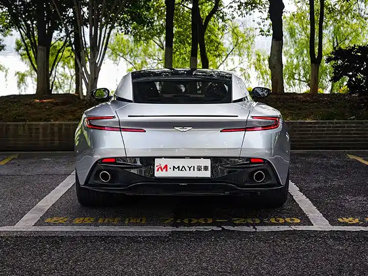 Aston Martin DB11 2016 5.2T Launch Edition фото 2