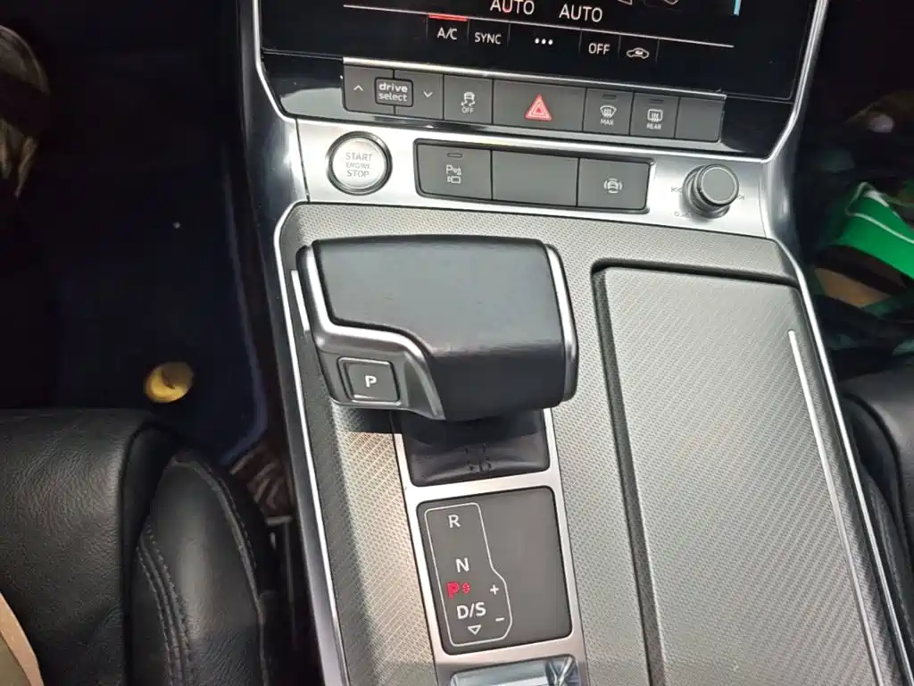 Фото 14 - Audi A6L