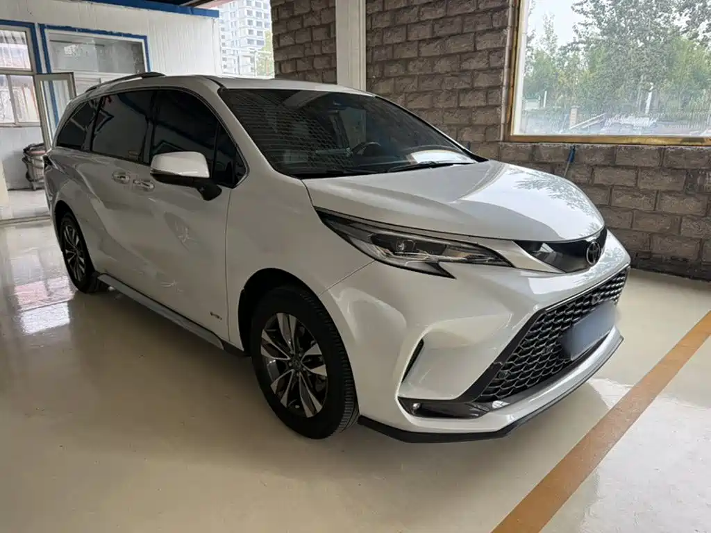 Фото 20 - Toyota Granvia