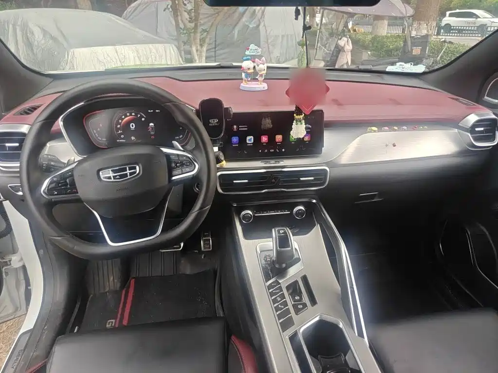 Фото 6 - Geely Binyue