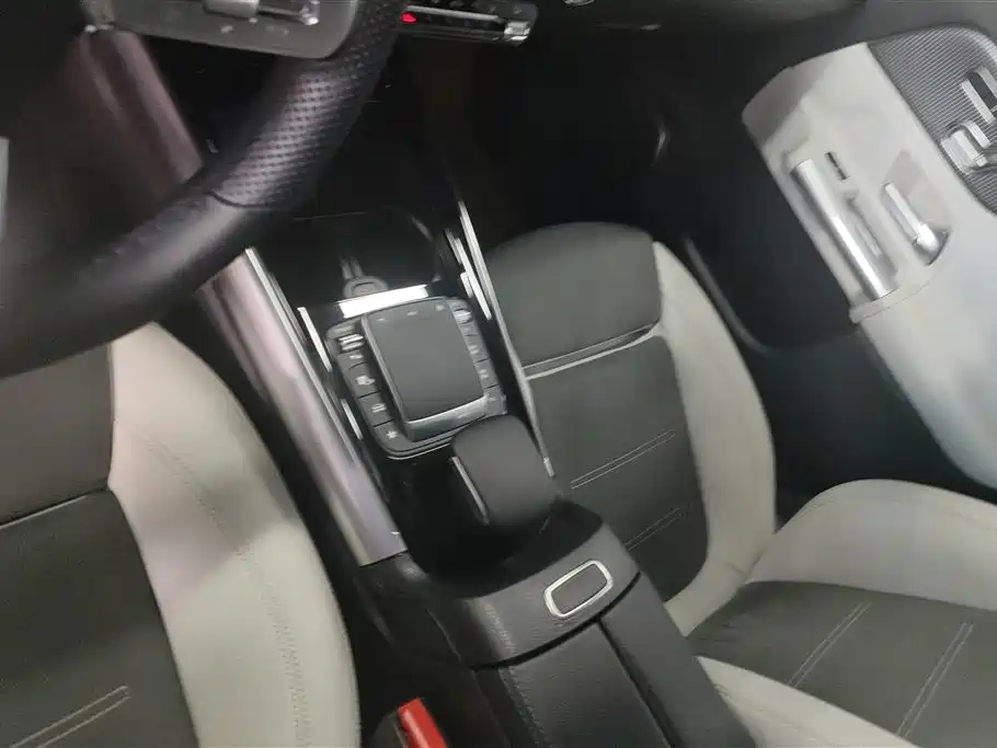 Mercedes-Benz EQA 2022 EQA 300 4MATIC Launch Special Edition фото 16