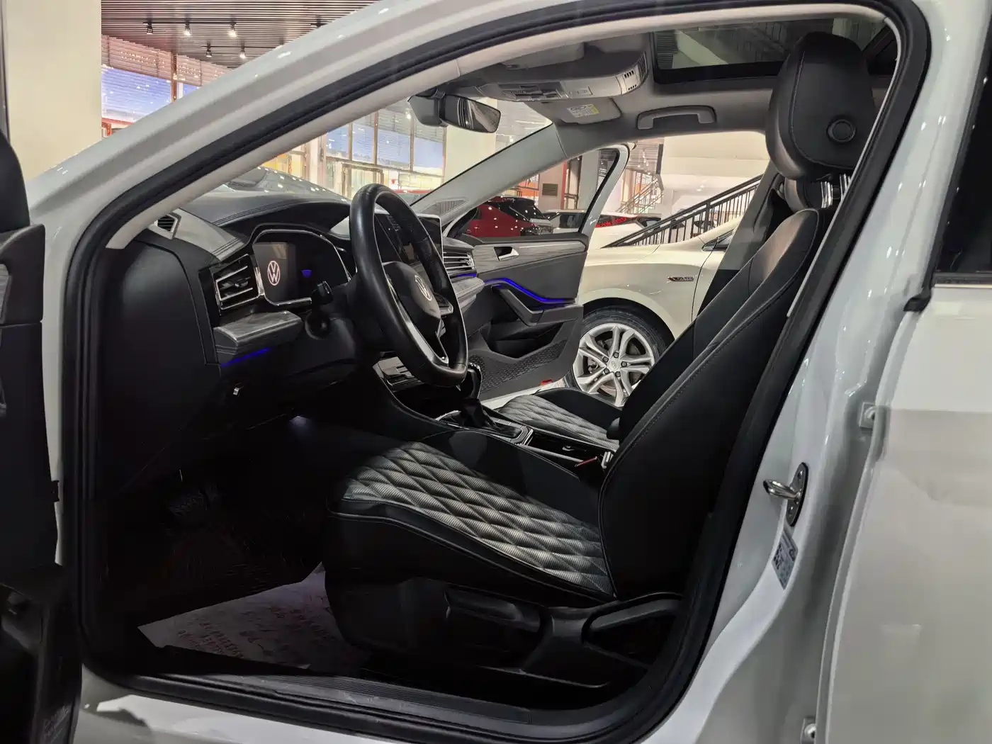 Volkswagen Sagitar 2022 280TSI DSG Surpassing Edition фото 4