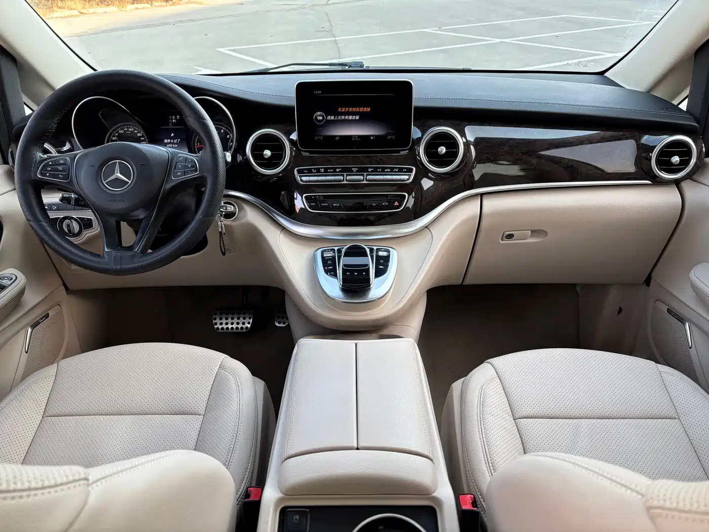 Mercedes-Benz V-Class 2017 Model V 260 L Premium Extended Edition фото 9
