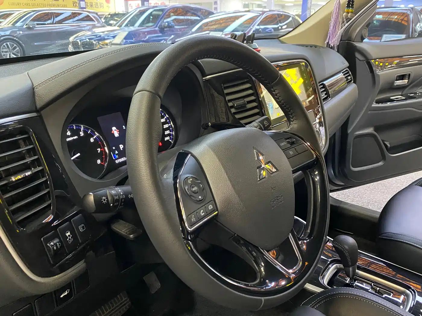 Mitsubishi Outlander 2019 2.0L 2WD Enjoy 7-Seater China VI фото 8