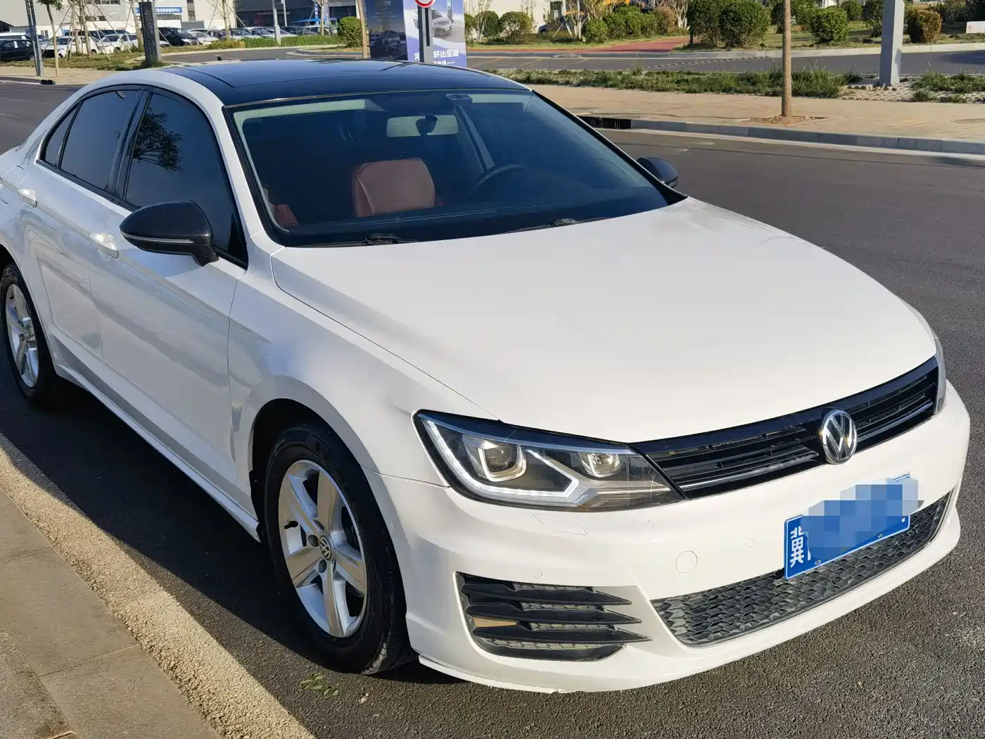 Volkswagen Lamando 2017 230TSI DSG Trend Edition фото 3