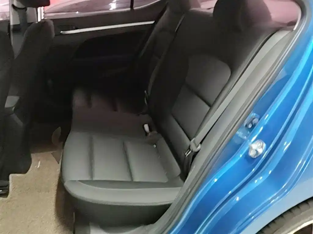 Hyundai Elantra 2016 Model 1.6L Automatic Smart Elite фото 17