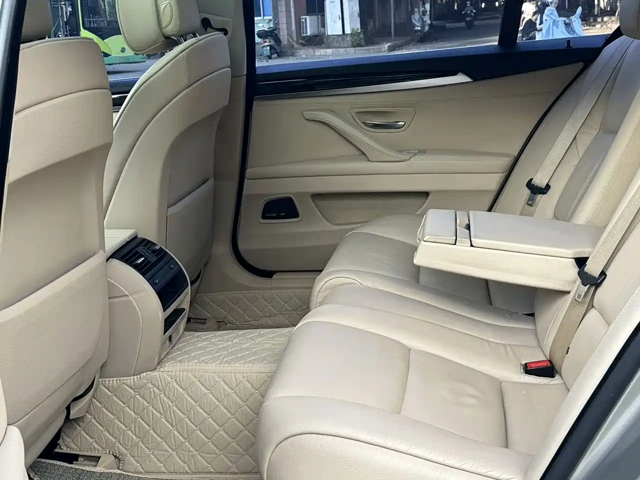 BMW 5 Series 2012 523Li Luxury фото 4