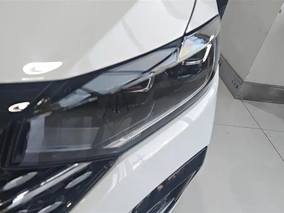 Volkswagen Lavida 2023 300TSI DSG Starlight Full Comfort Edition фото 5