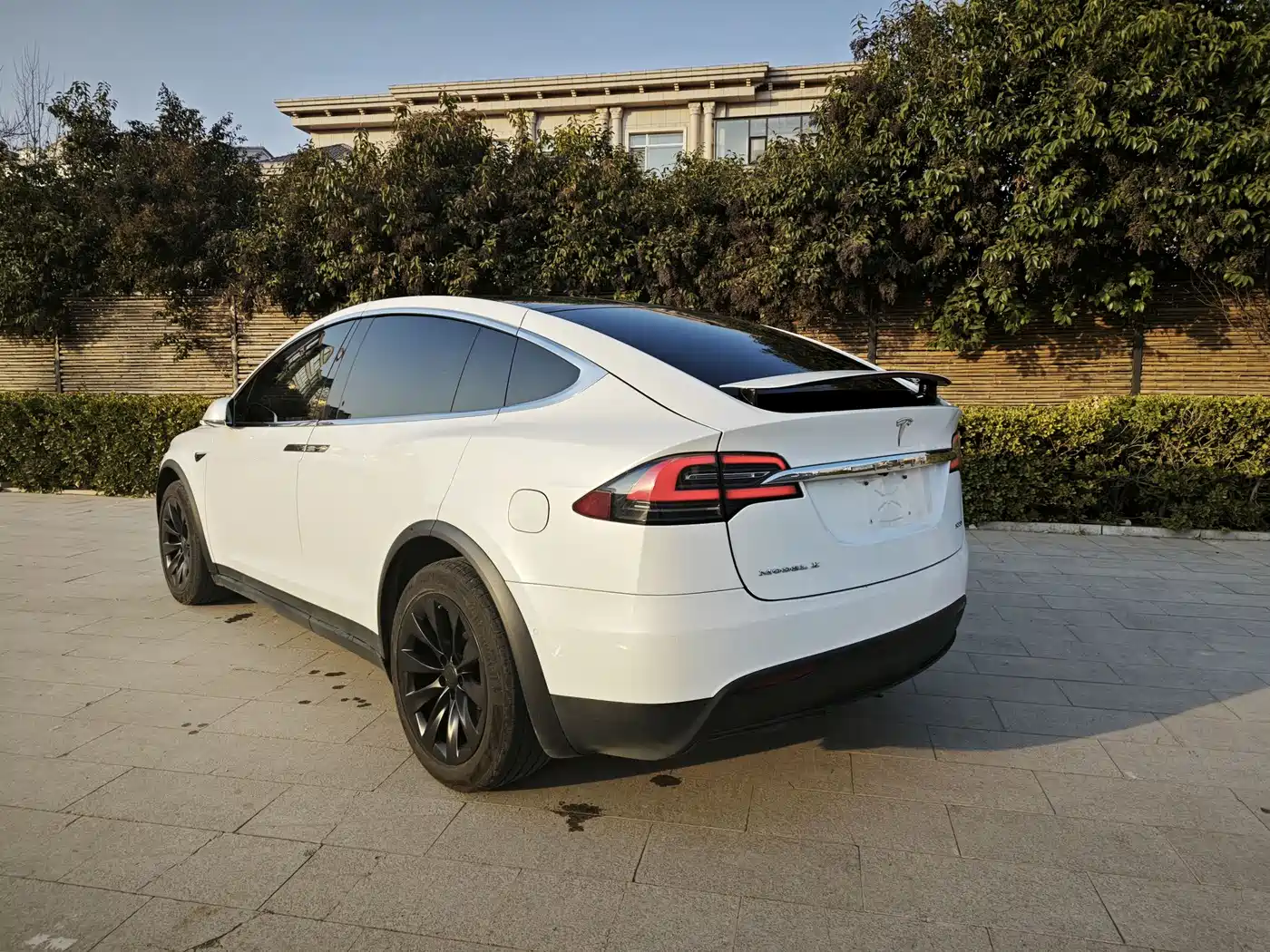 TESLA MODEL X
