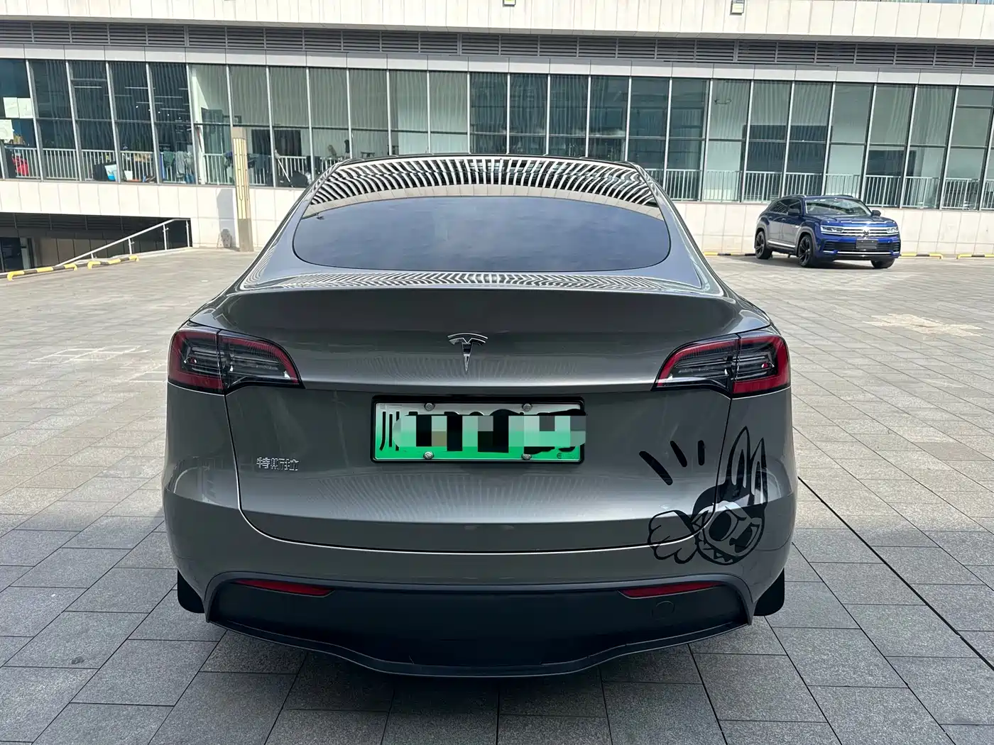 TESLA MODEL Y