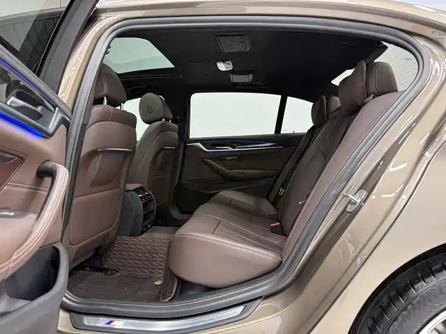 BMW 5 Series 2019 525Li M Sport Package фото 18