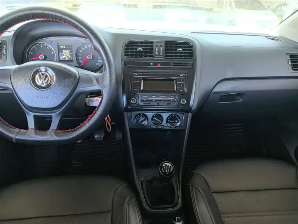 Volkswagen Polo 2016 1.4L Manual Trend фото 13