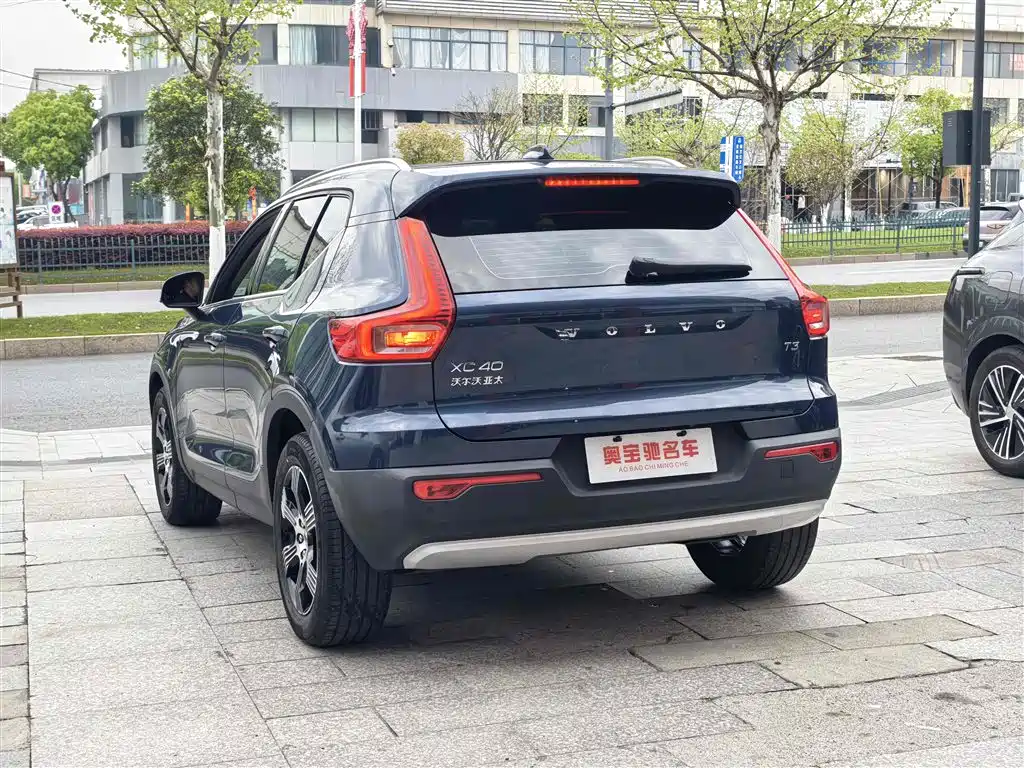 VOLVO XC40