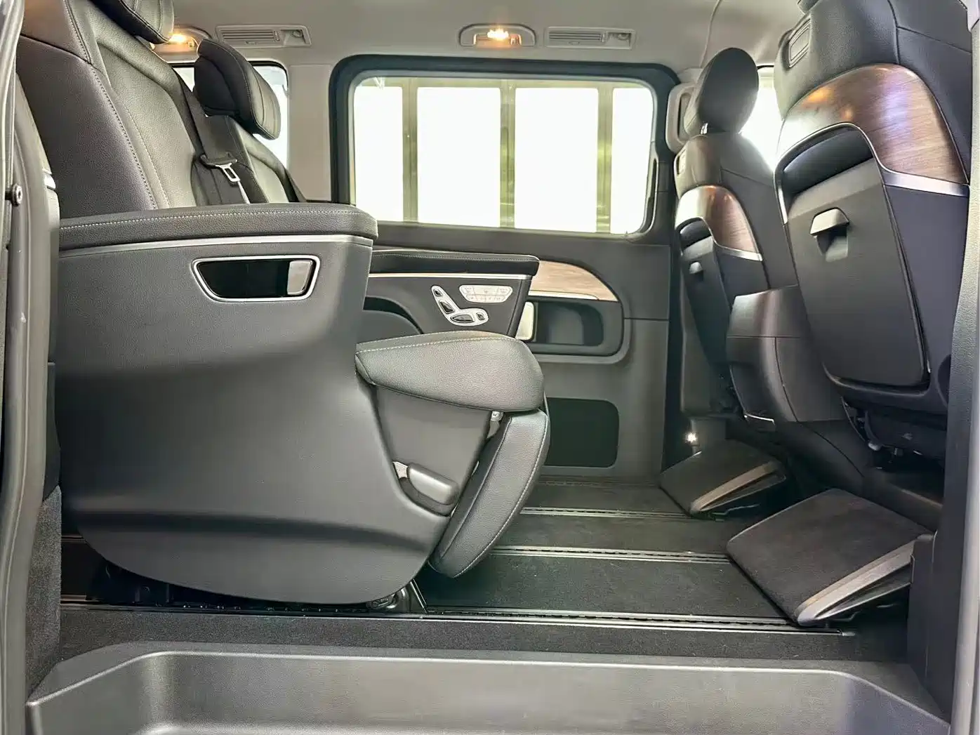 Mercedes-Benz V-Class 2022 V 260 Prestige Edition фото 8