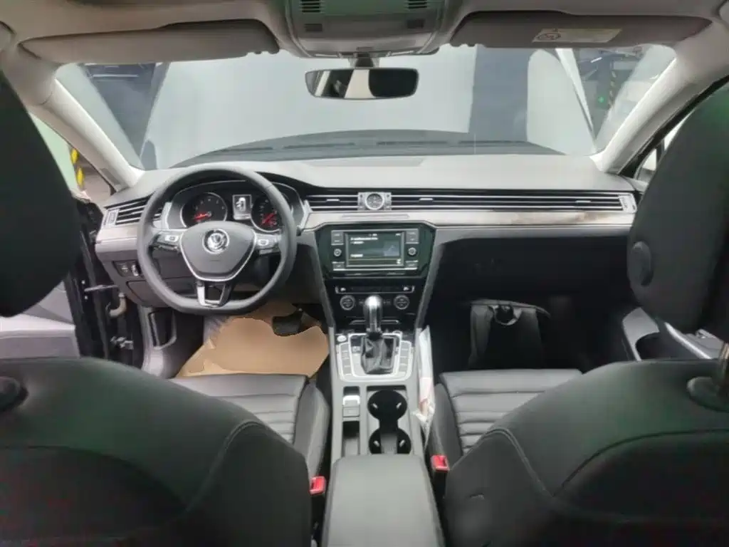 Volkswagen Magotan 2018 Facelift 330TSI DSG Luxury фото 10
