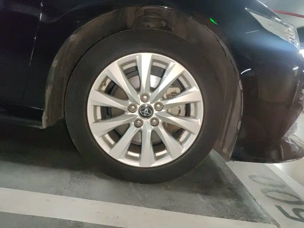Фото 8 - Toyota Camry