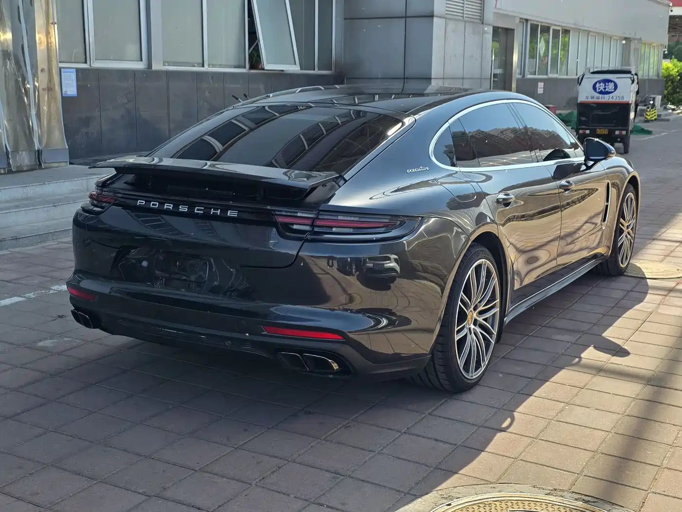 Porsche Panamera 2017 Panamera 4 Executive Long Wheelbase 3.0T фото 6