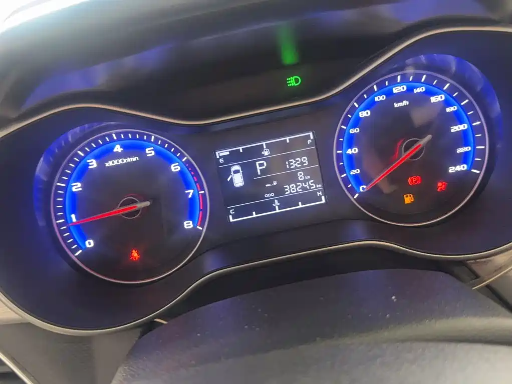 Фото 5 - Geely Vision