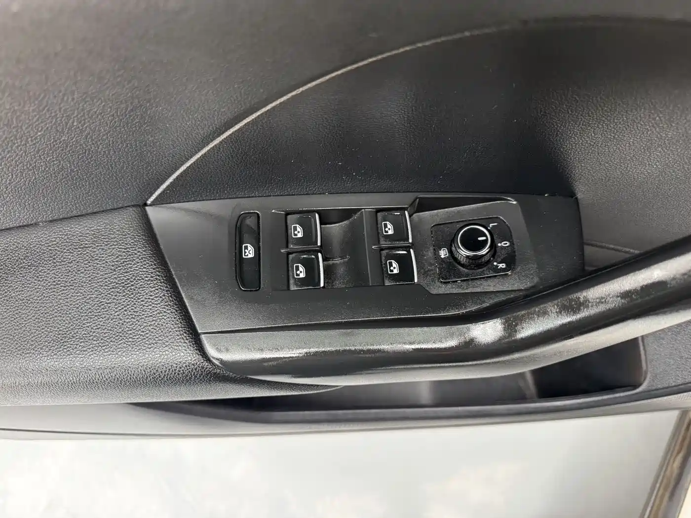 Volkswagen Tanying 2021 1.5L Automatic Smart Connect Edition фото 7