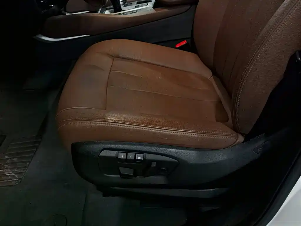 Фото 20 - BMW X6