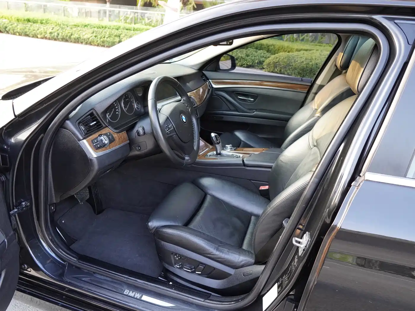 BMW 5 Series 2011 528Li Luxury фото 5