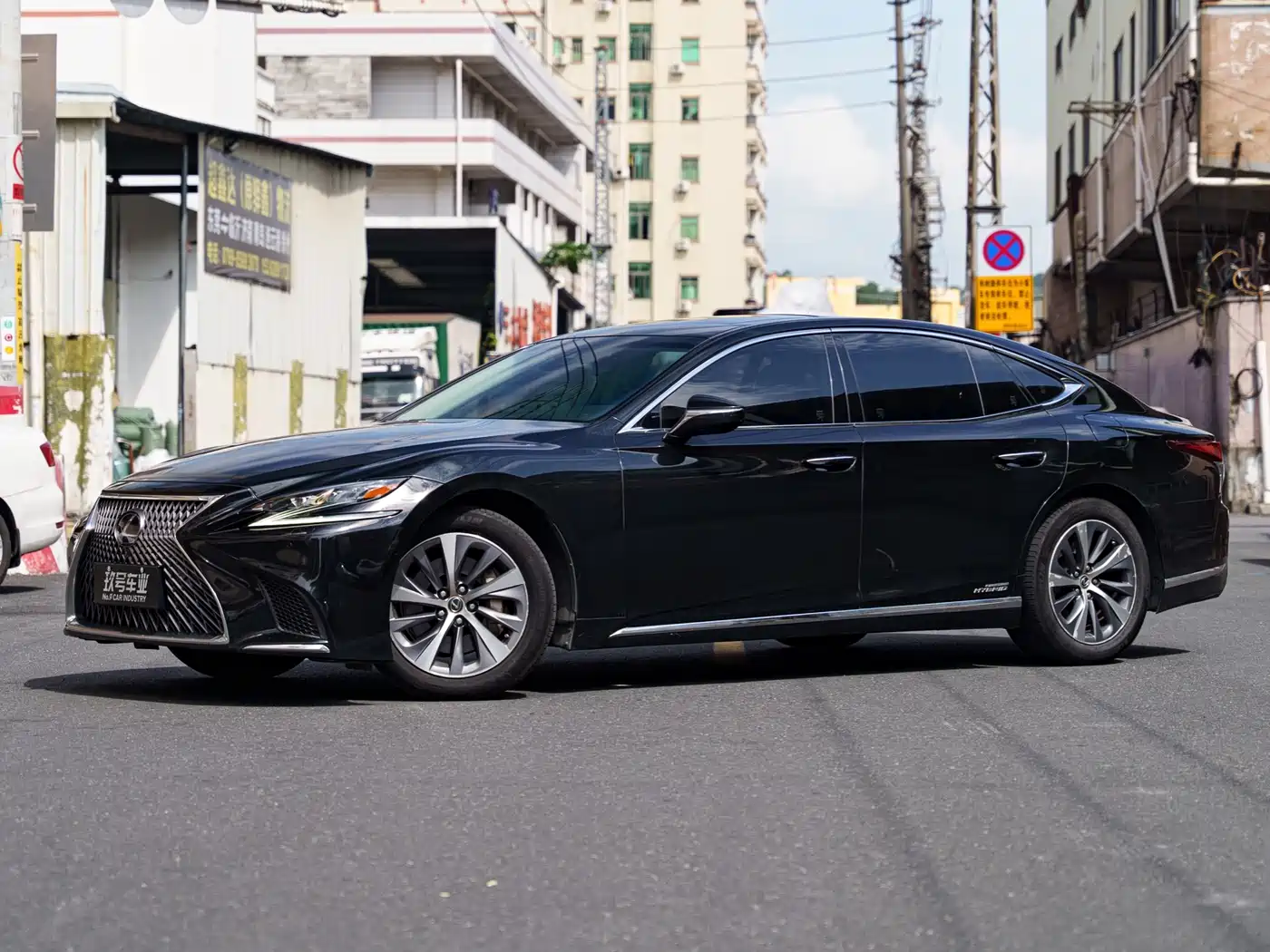 Lexus LS 2018 500h Excellence Edition China V