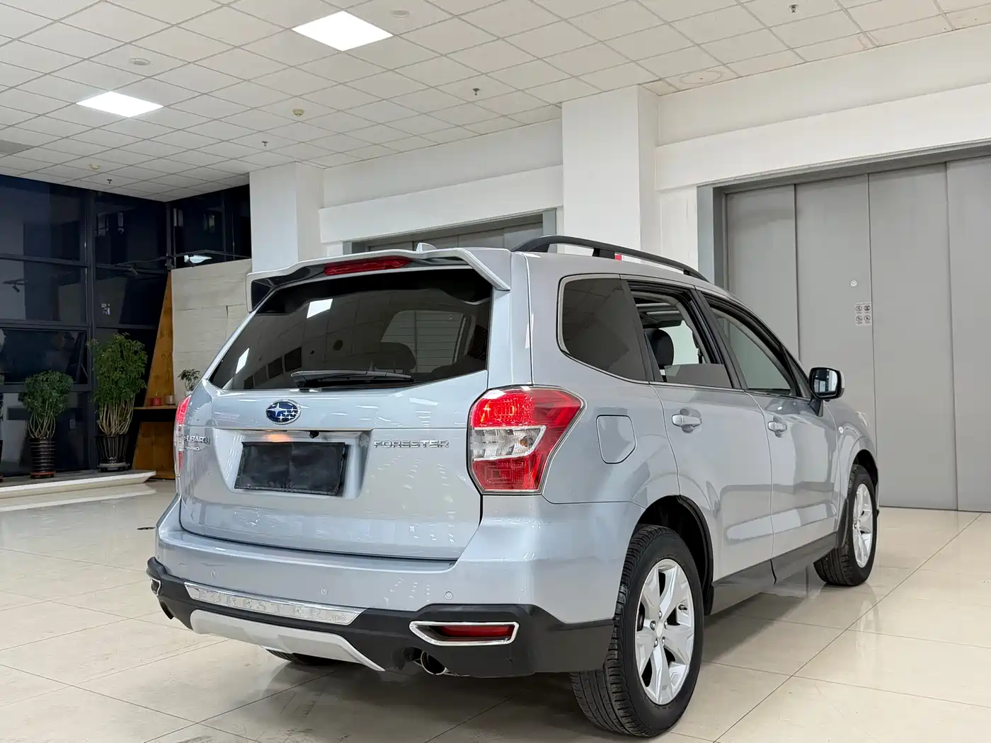 Subaru Forester 2013 2.0i Automatic Luxury Navigation Edition фото 5