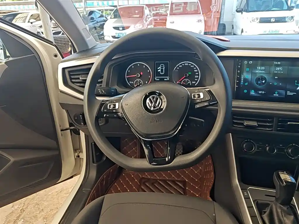 Volkswagen Polo 2019 Plus 1.5L Automatic Panorama Enjoyment Edition фото 11