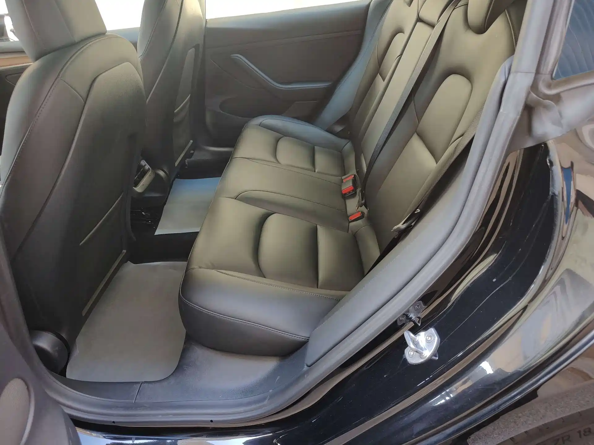 صورة 9 - Tesla Model 3