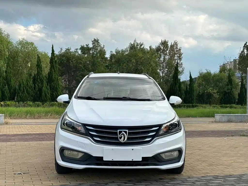 Baojun 310W 2018 2017 1.5L Manual Fashion Edition (China V)