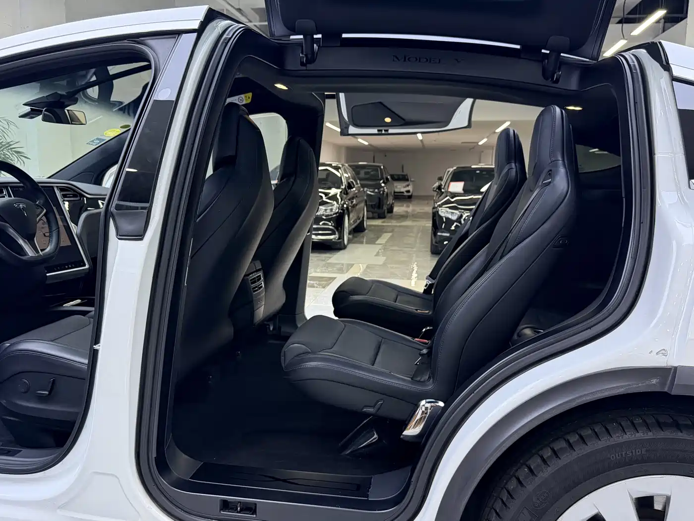 TESLA MODEL X