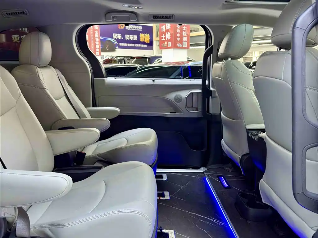 Toyota Sienna 2021 2.5L Hybrid Comfort Edition фото 6