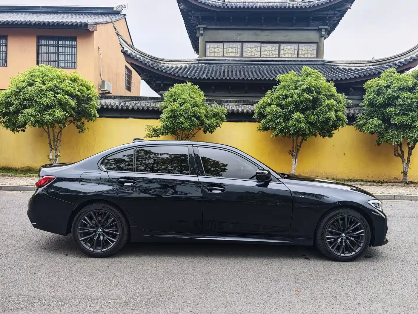 BMW 3 Series 2021 325Li M Sport Night Edition фото 15