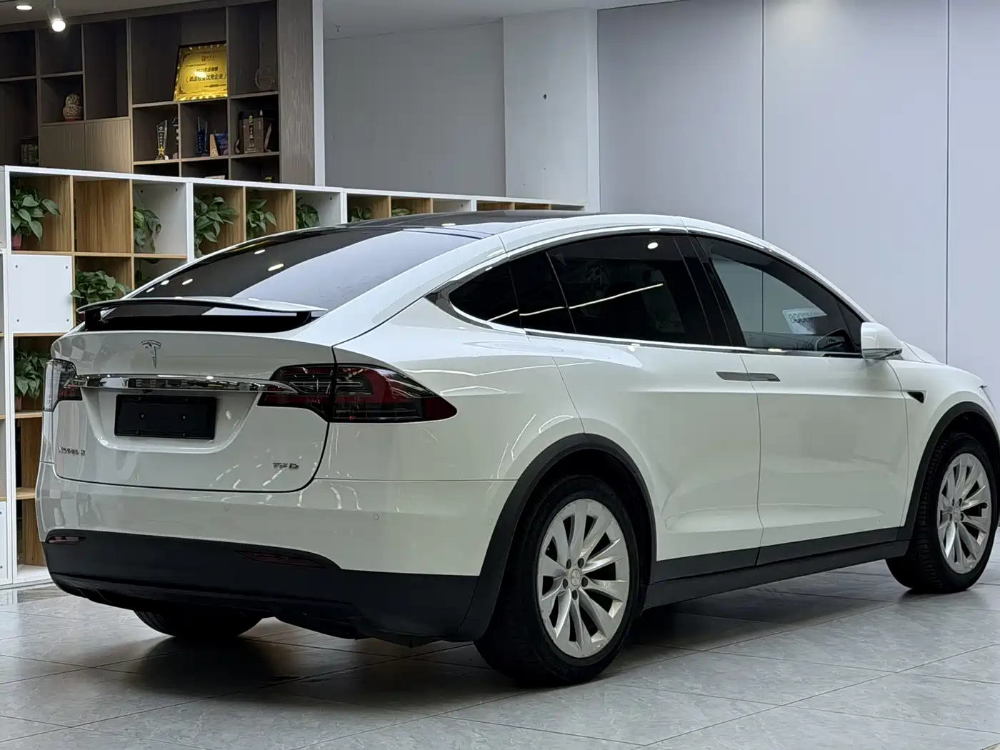 TESLA MODEL X