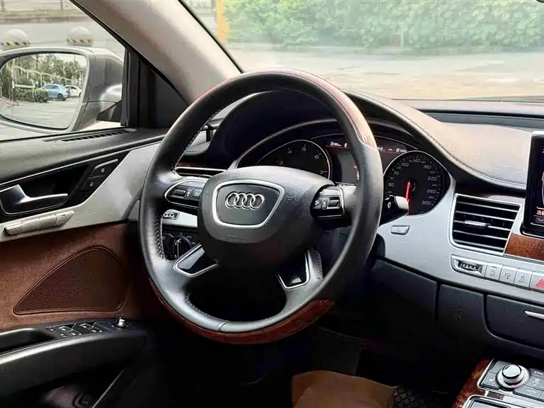 Audi A8 2013 A8L 45 TFSI quattro Comfort фото 17