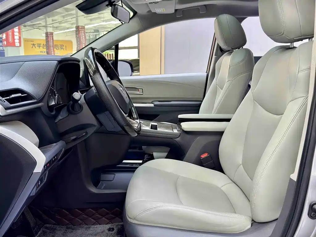 Toyota Sienna 2021 2.5L Hybrid Comfort Edition фото 8
