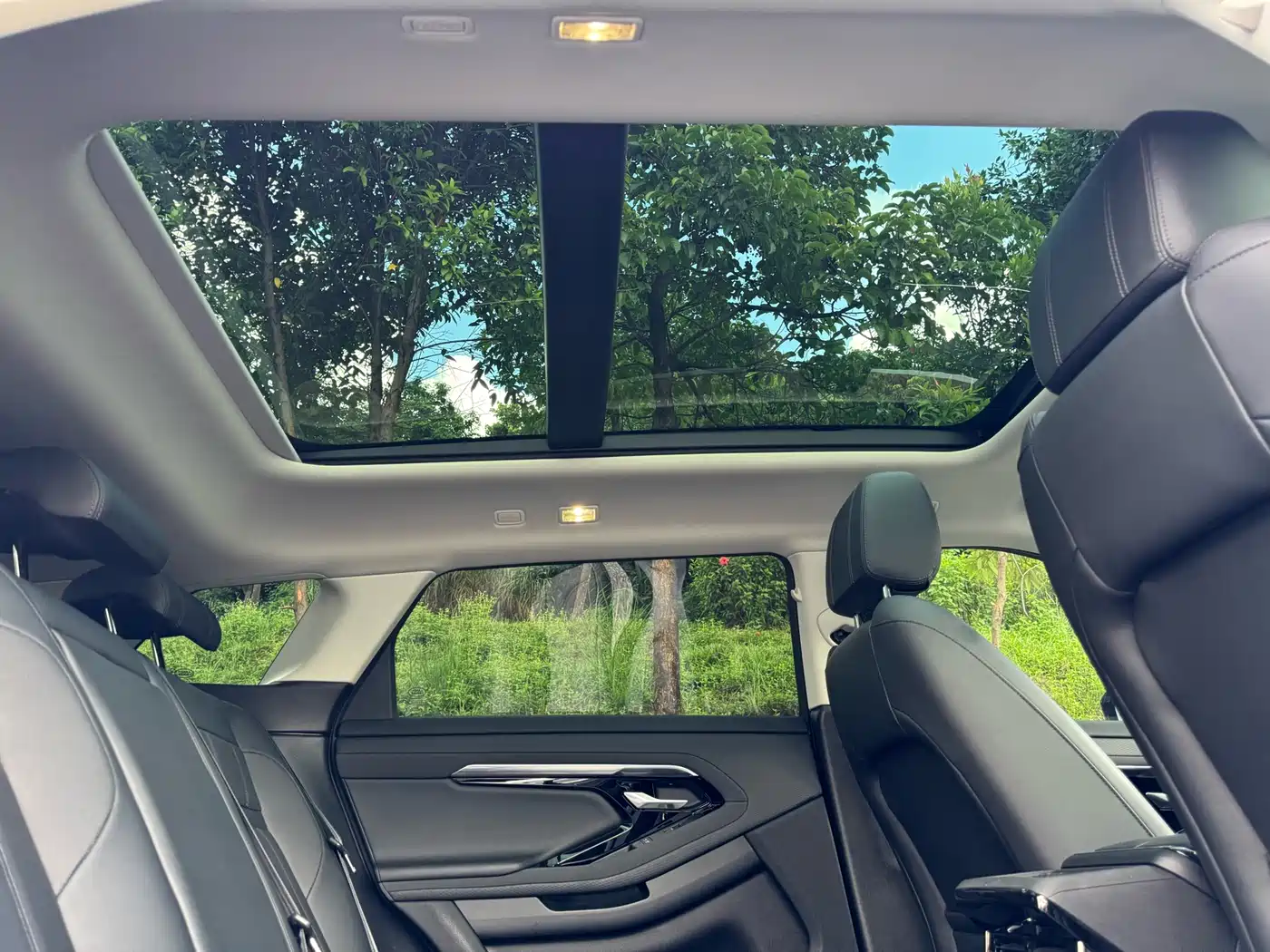 Land Rover Range Rover Evoque 2022 Range Rover Evoque L 200PS R-Dynamic Standard Elite Edition фото 23