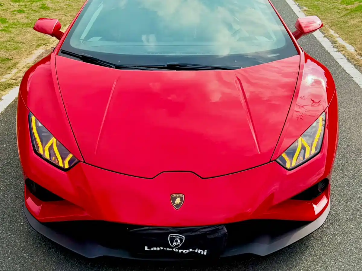 Photo 2 - Lamborghini Huracán