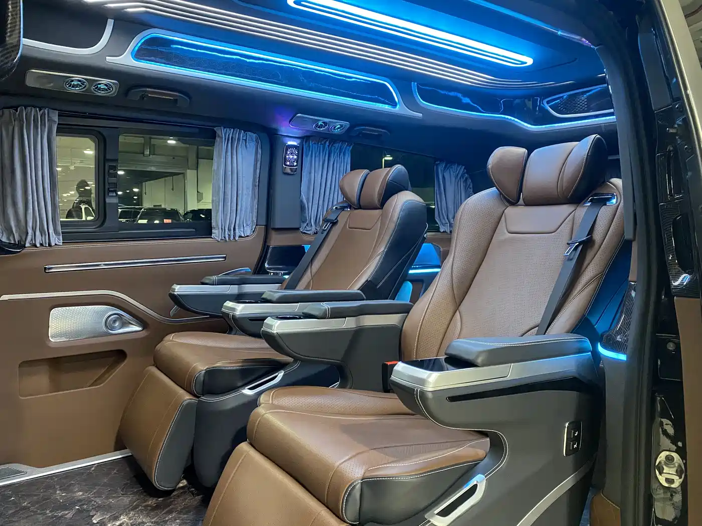 Mercedes-Benz Vito 2023 2.0T Business 7-Seater фото 12