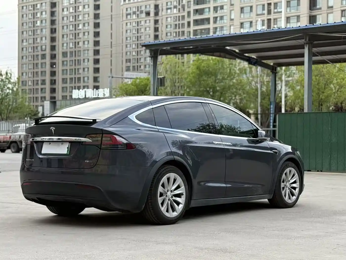 TESLA MODEL X