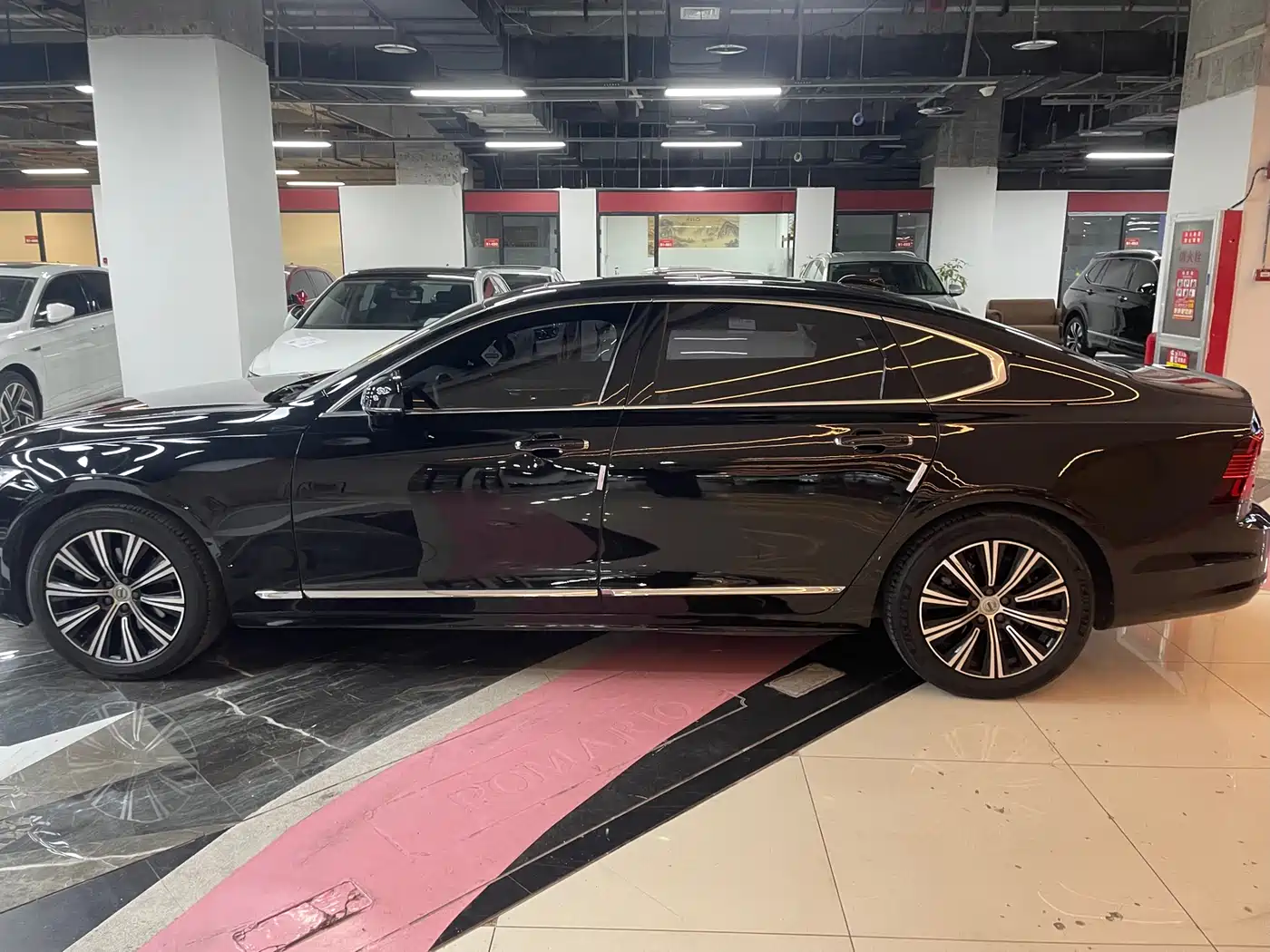 VOLVO S90