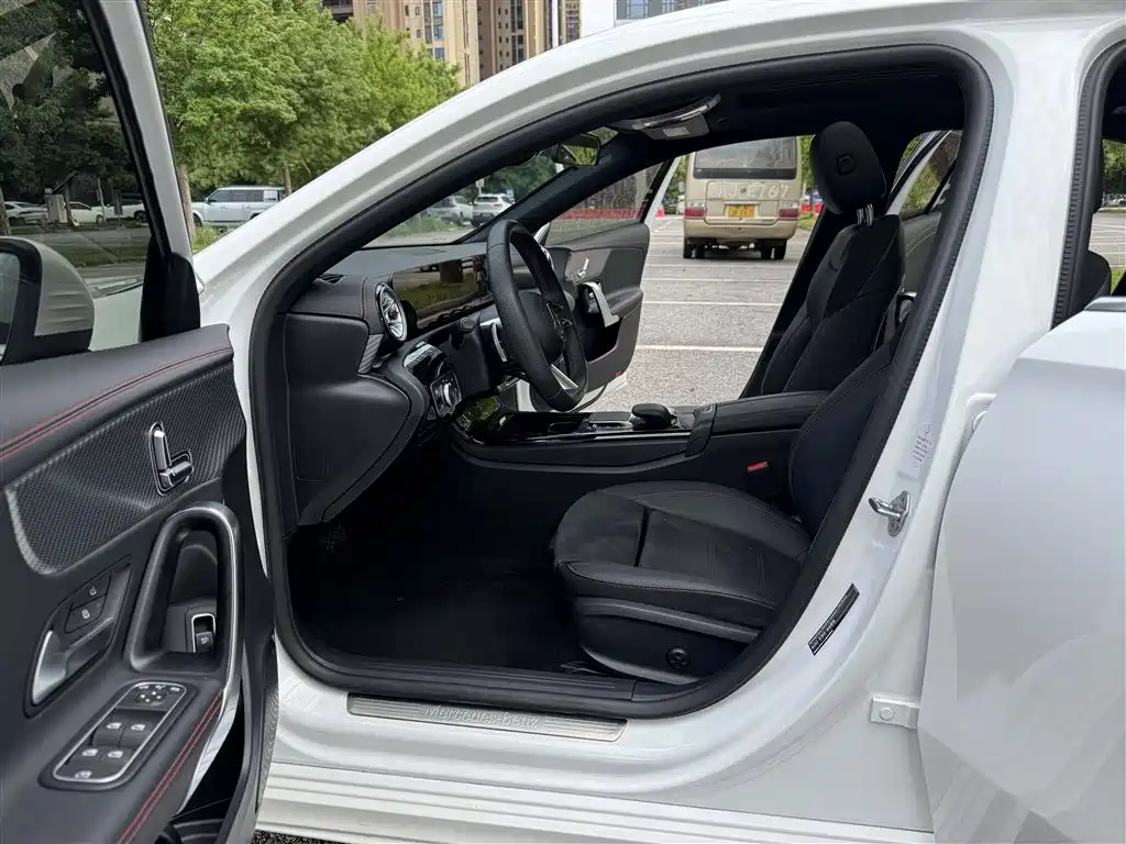 Mercedes-Benz A-Class 2023 A 200 L Fashion фото 14