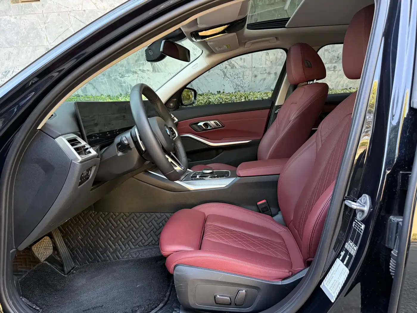 BMW 3 Series 2025 330Li M Sport Night Edition фото 9