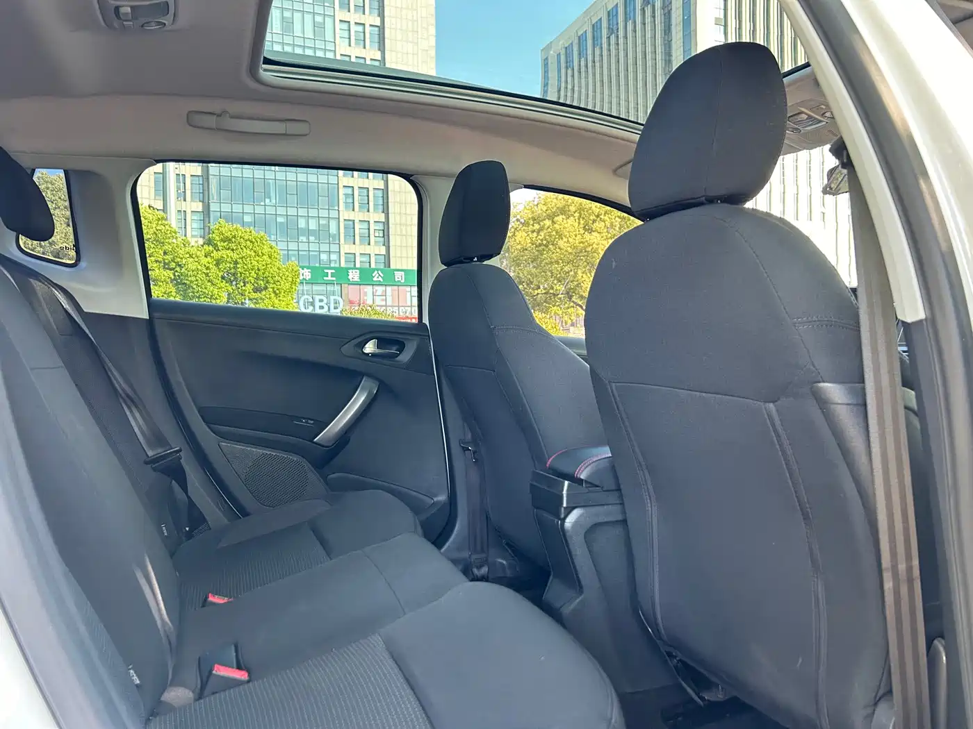 Peugeot 2008 2014 1.6L Automatic Fashion Edition фото 10