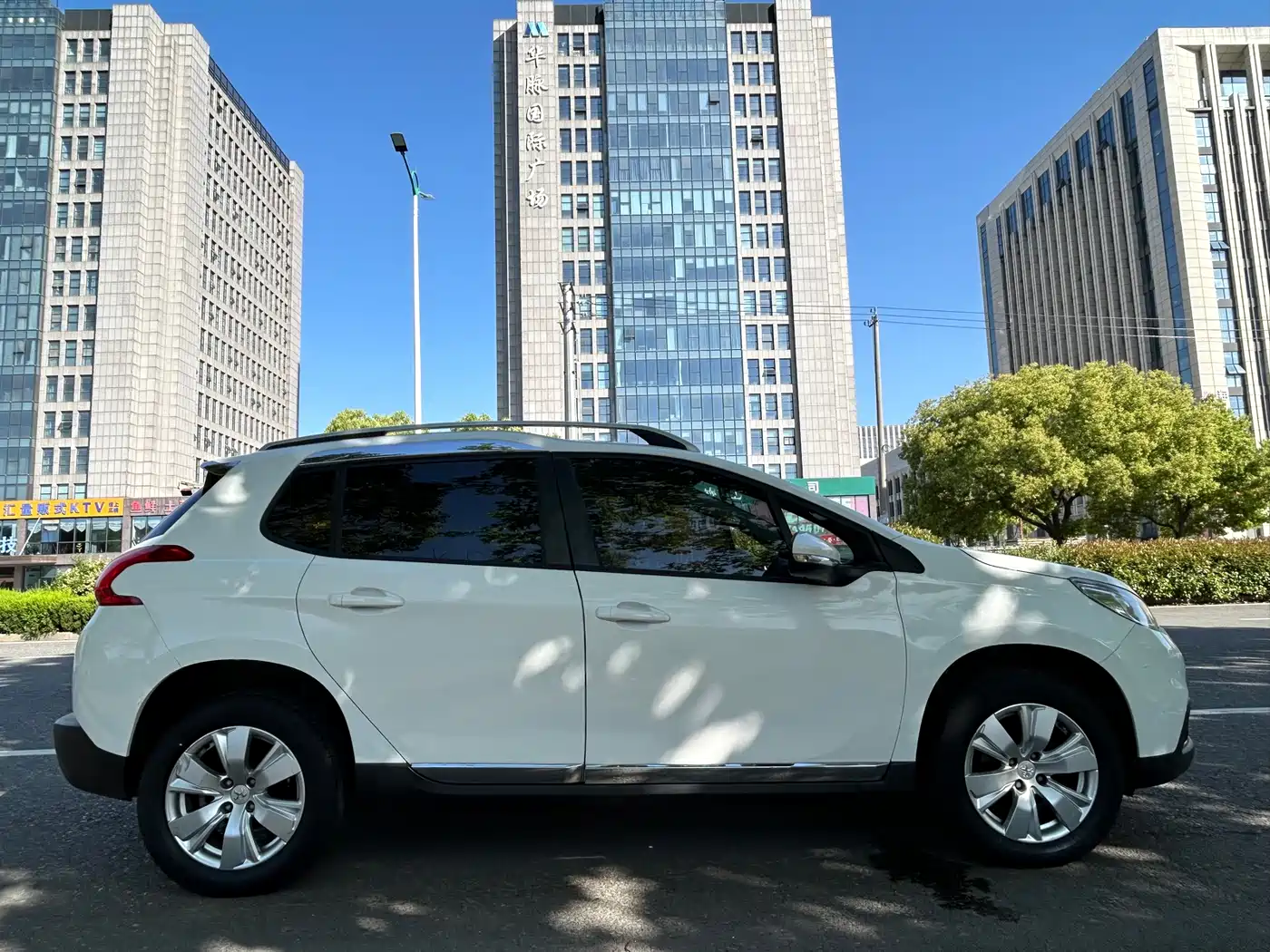 Peugeot 2008 2014 1.6L Automatic Fashion Edition фото 6