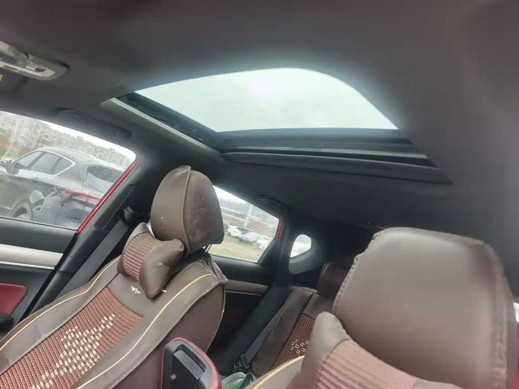 Фото 9 - Geely Binyue