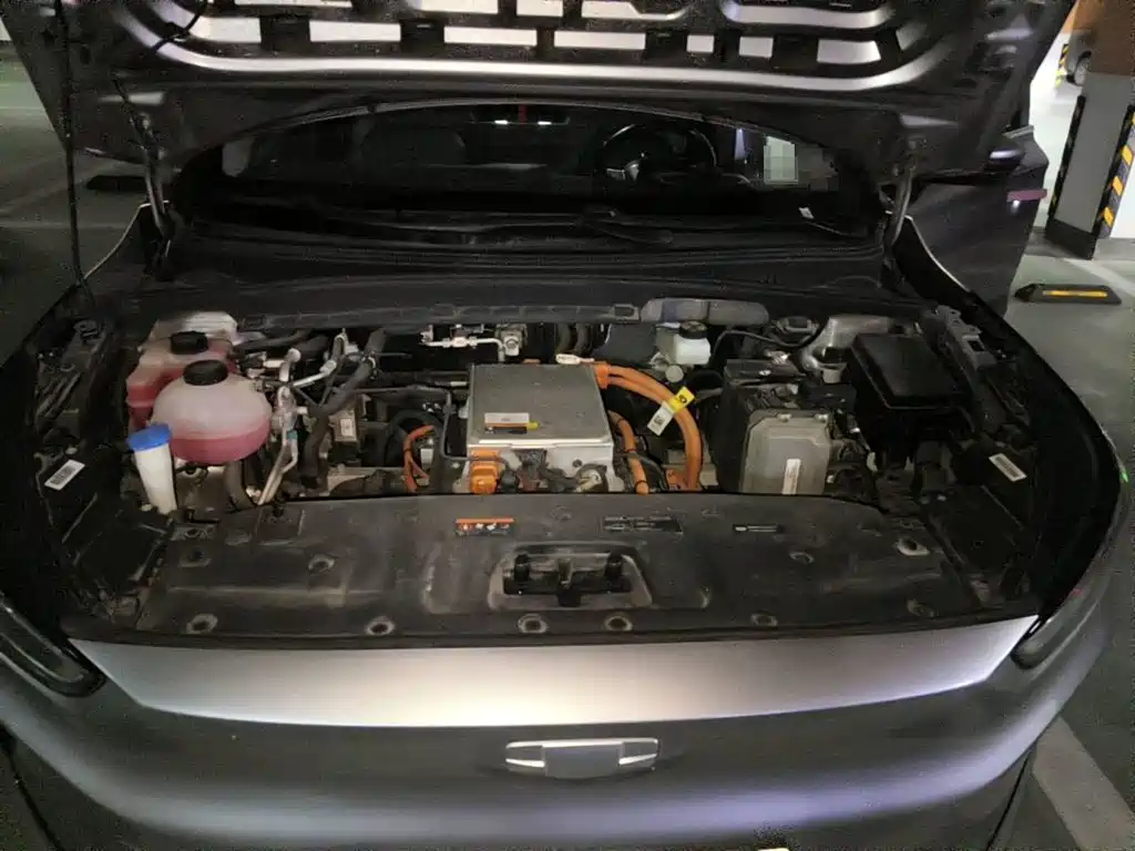 Фото 3 - Geely Geometry C