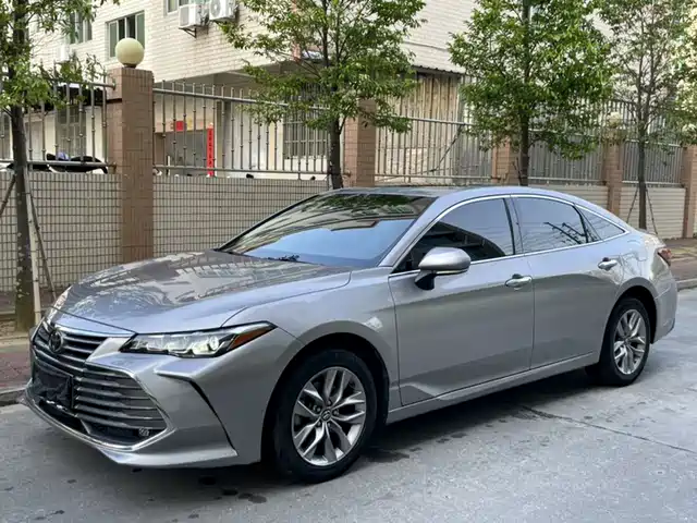 Toyota Avalon 2.5L, Люкс