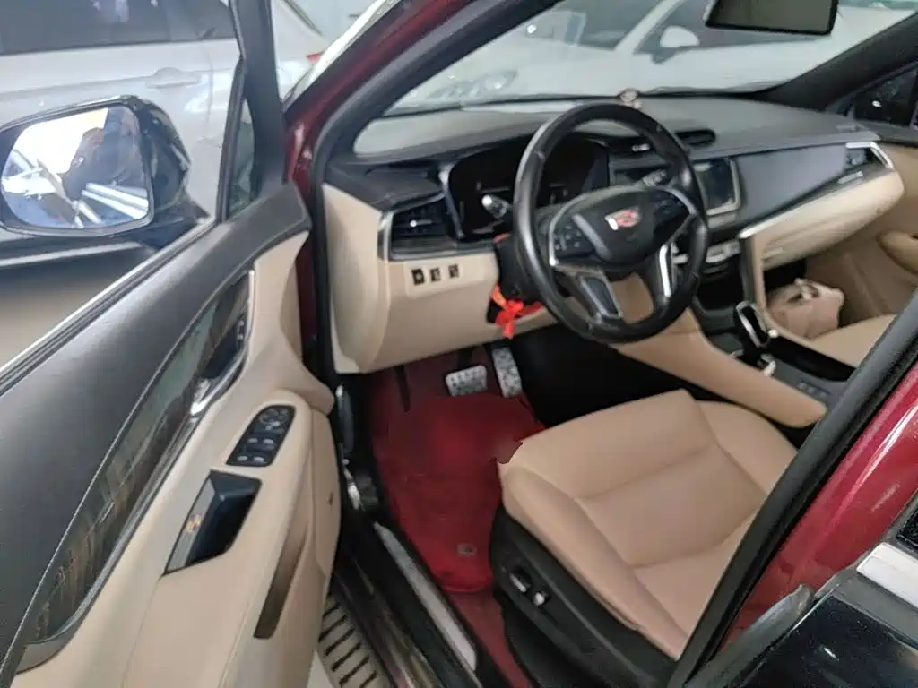 Фото 16 - Cadillac XT5
