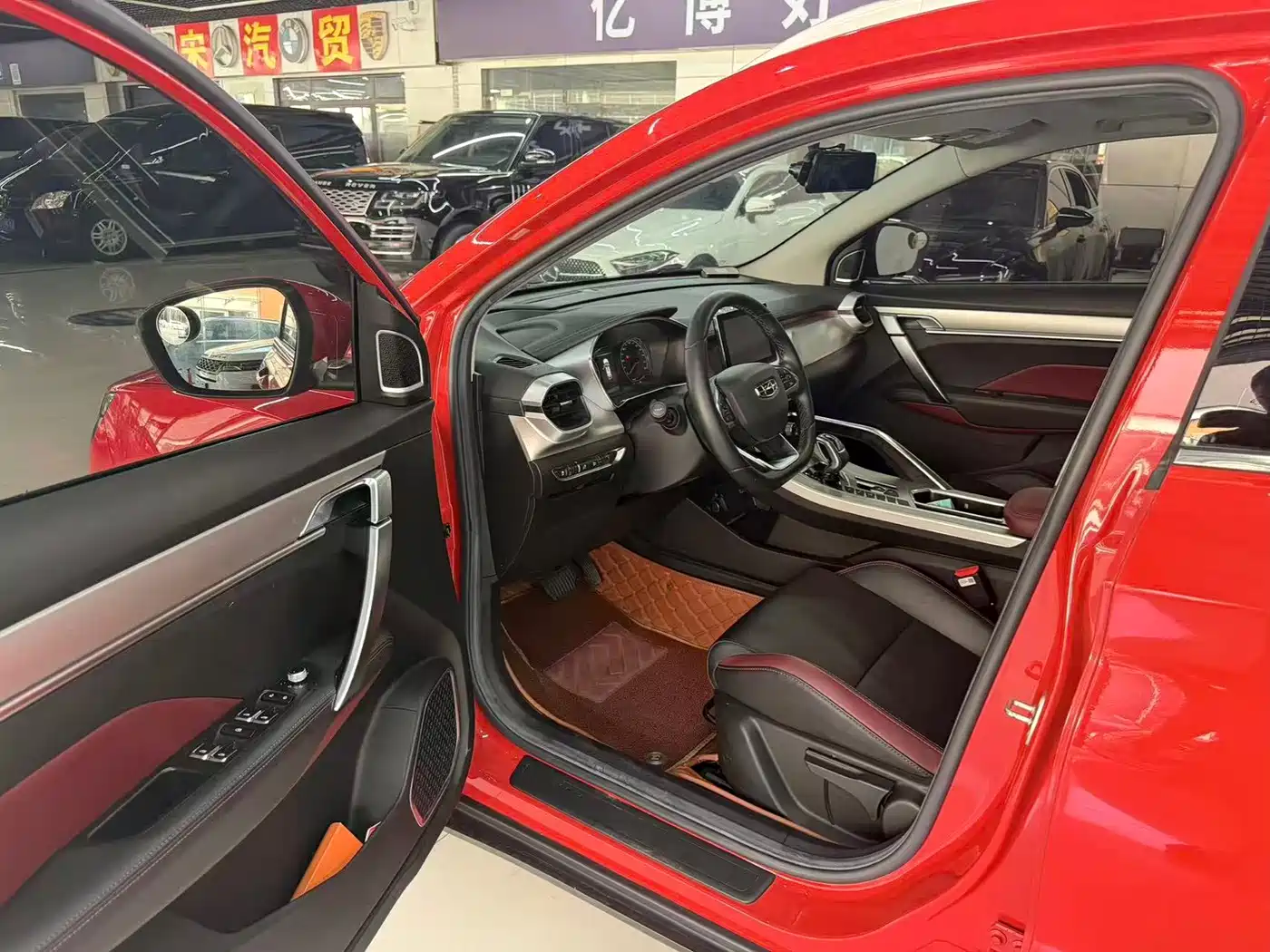 Фото 4 - Geely Binyue